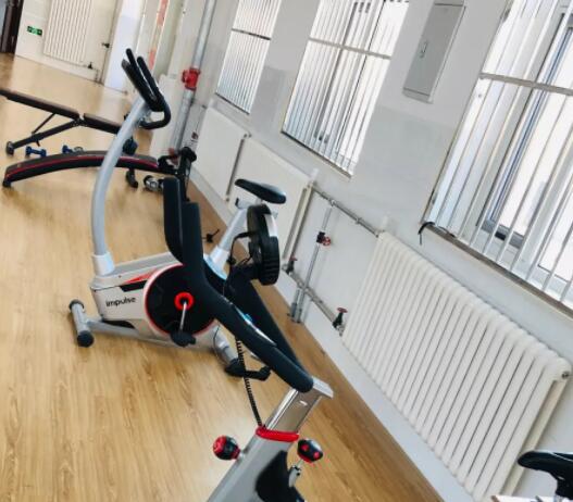 校園內(nèi)部的體育設(shè)施建設(shè)有哪些好處呢？跟著龍?zhí)矬w育去看看